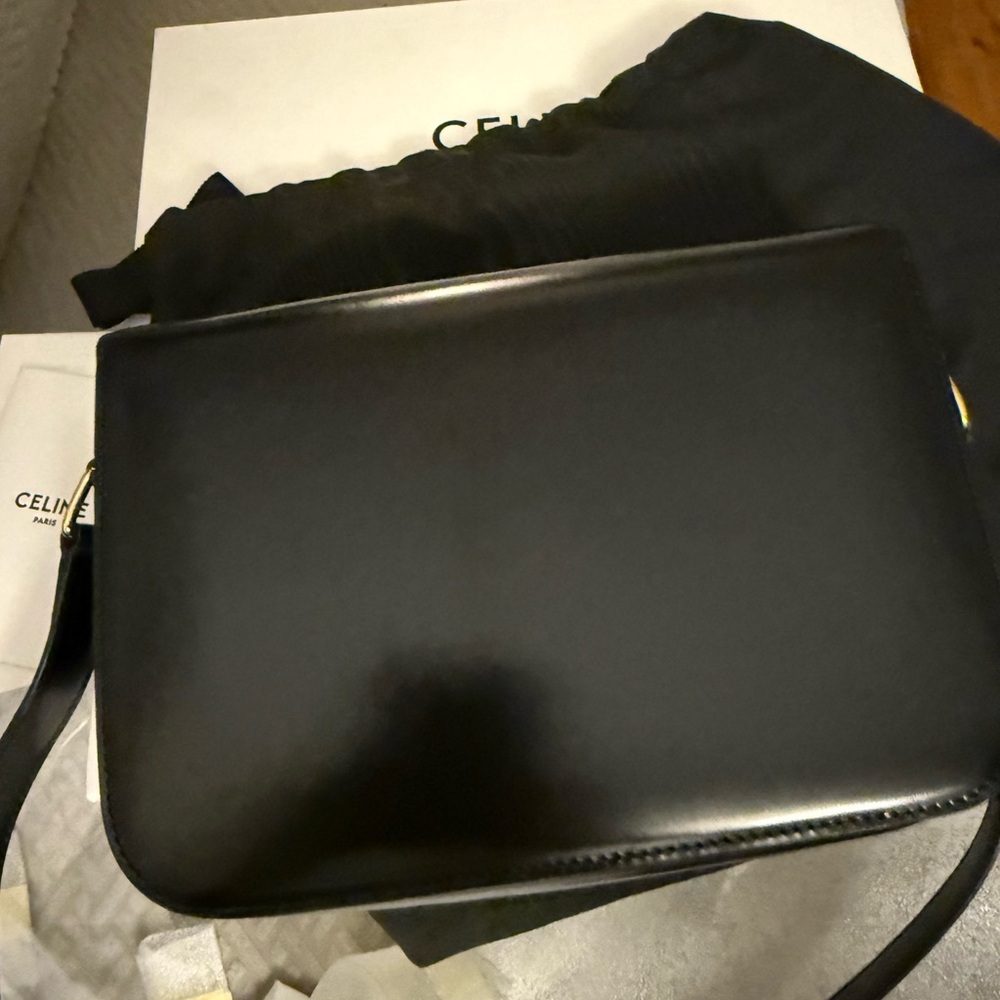 LIKE NEW Celine CLASSIQUE TRIOMPHE BAG IN SHINY CALFSKIN BLACK/ Medium size - Picture 9 of 13